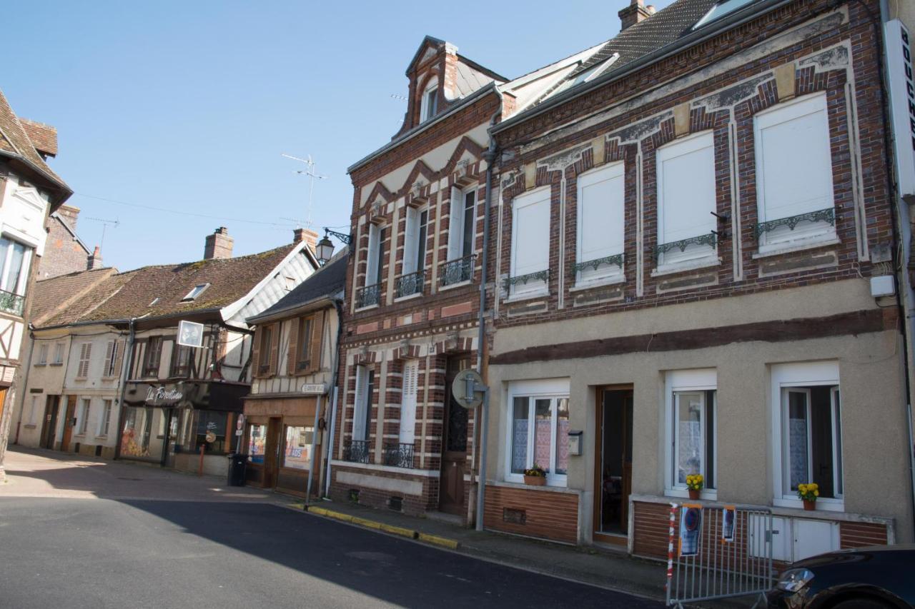 Damville Centre 外观 照片